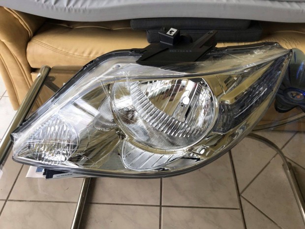 Honda City alkatrészek, új fényszóró lámpa. Van mindkét oldali