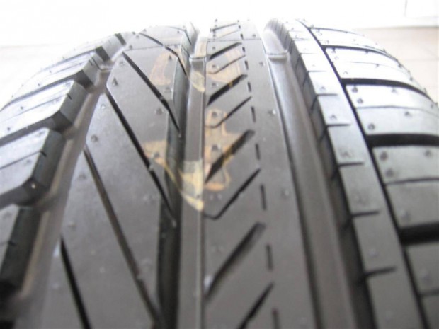 Honda City p�tker�k 175/65 R 14 ny�rigumival elad�
