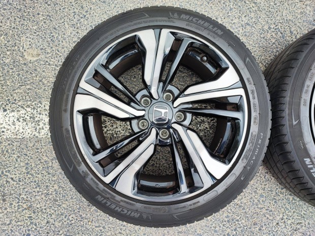 Honda Civic 10 gen 8x17 alufelni 235/45r17 2018-as Michelin nyri gumi
