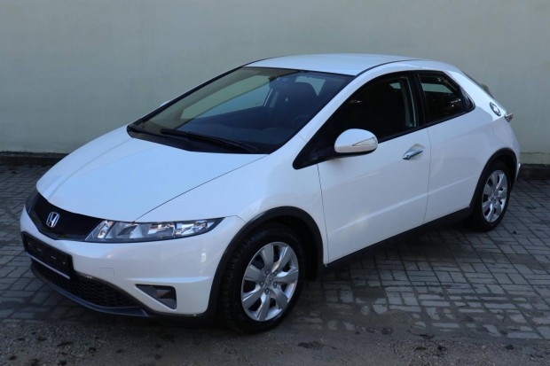 Honda Civic 1.4 Comfort 27.922km - vezetett sze...