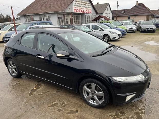 Honda Civic 1.4 Sport Szervizknyves