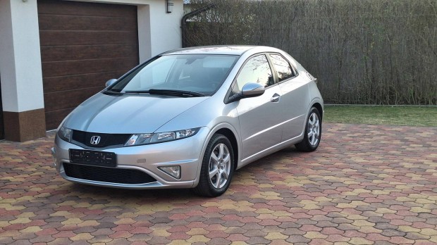 Honda Civic 1.4 Sport i-Shift Vgig vezetett sz...