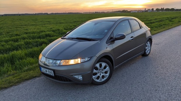 Honda Civic 1,8B 140LE szuperuf