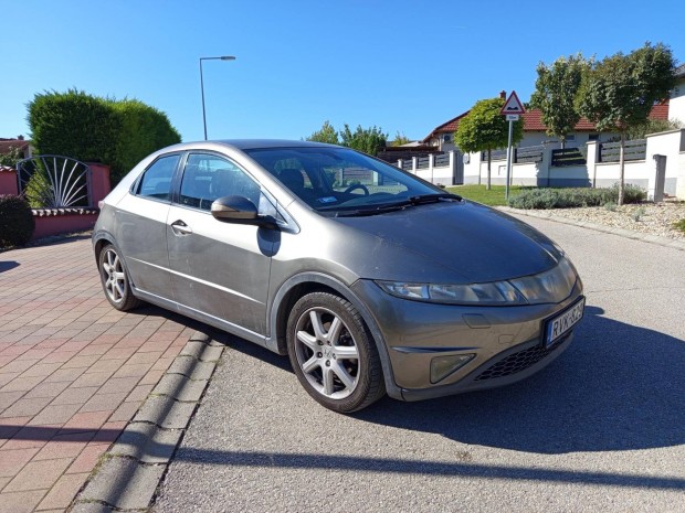 Honda Civic 1.8 Comfort Benzinenes. Sok Extrval