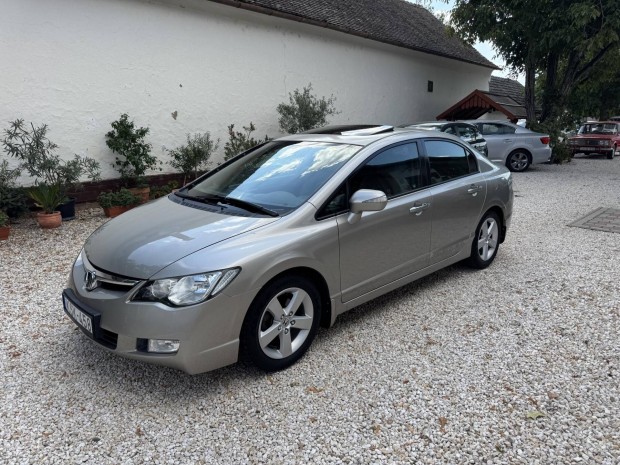 Honda Civic 1.8 Es Mo.-i. első gazdás