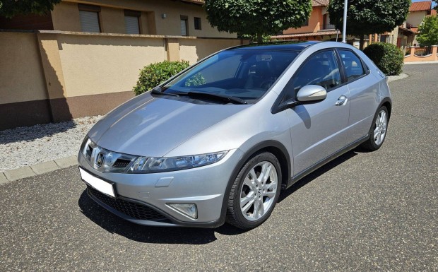 Honda Civic 1.8 Executive Navi Bőr Panoráma Tető