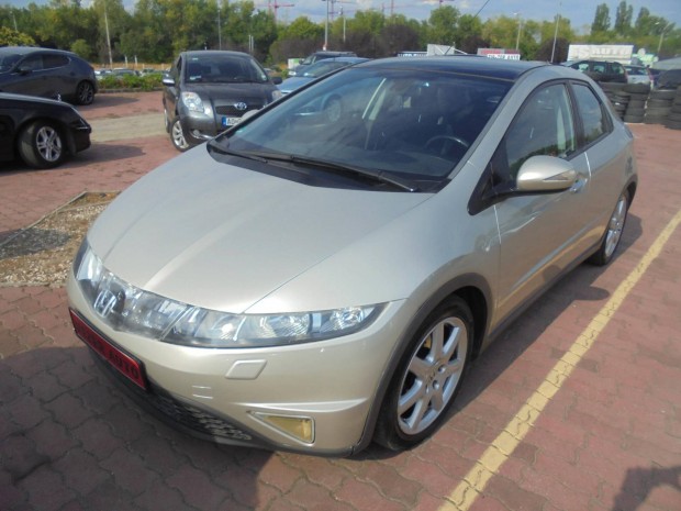 Honda Civic 1.8 Executive Panoráma Űvegtető TEM...