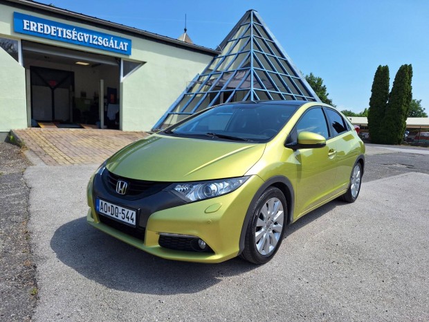 Honda Civic 1.8 Executive (Automata) Panoráma T...