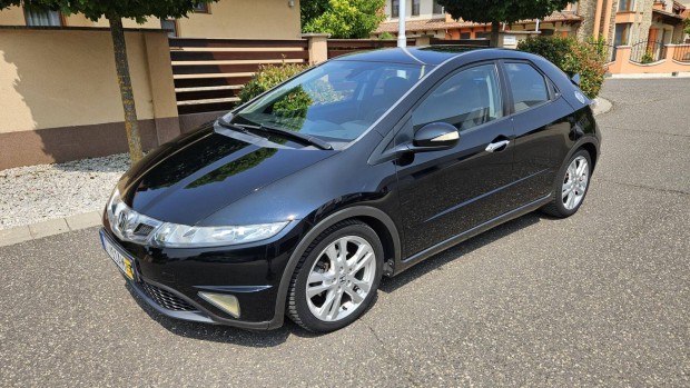 Honda Civic 1.8 Sport Sérülésmentes Gyári Állapot