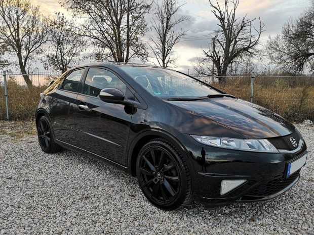 Honda Civic 1.8 Sport Szervizknyves.Alufelni.D...