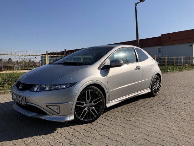 Honda Civic 1.8 Type S Benzin Facelift magyarországi metálszürke