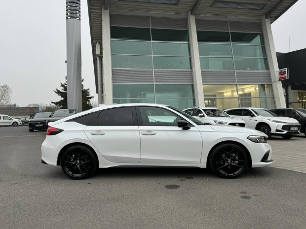 Honda Civic 2.0 i-MMD Hybrid Sport ecvt Raktárk...
