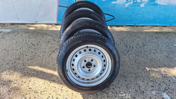 Honda Civic 8gen "UFO" télikerék 205/55 R16