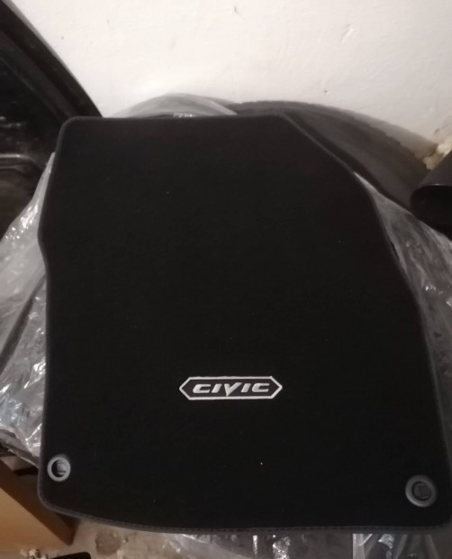 Honda Civic 8gen gyri sznyegszett elad
