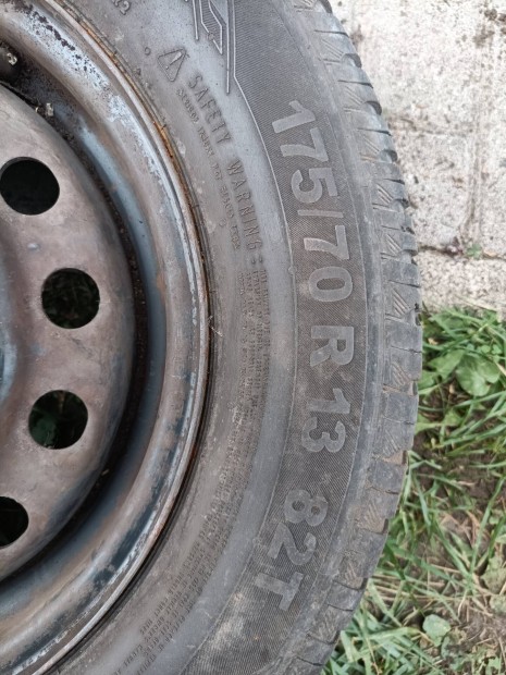 Honda Civic 96 acél felni 175/70 R13 gumival