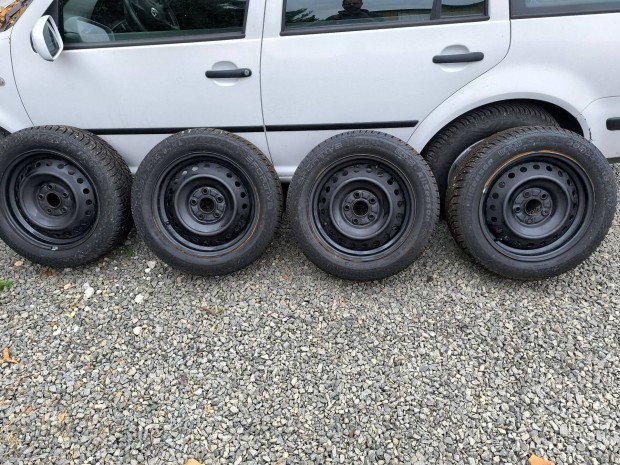 Honda Civic FR-V 205/55 R16 4 vszakos gumi lemezfelni szett