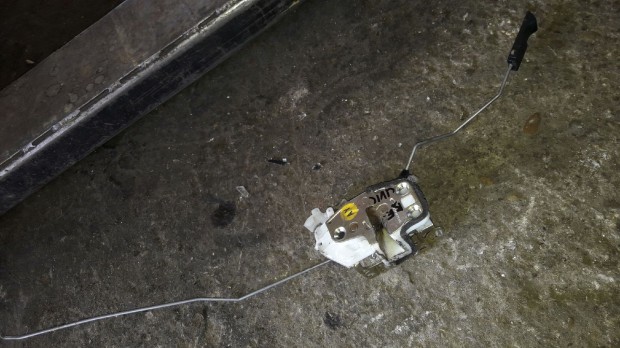 Honda Civic VII ES9 Bal Els� Ajt� Z�rszerkezet