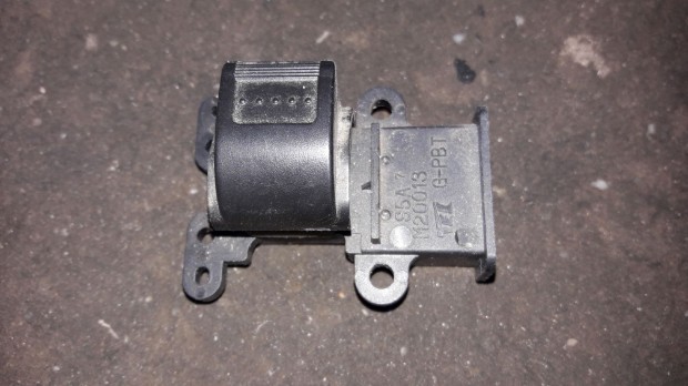 Honda Civic VII ES9 Jobb H�ts� Ablakemel� Kapcsol�