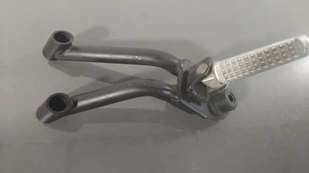 Honda Cmx 500 Rebel Jobb hátsó lábtartó konzol, tüskével