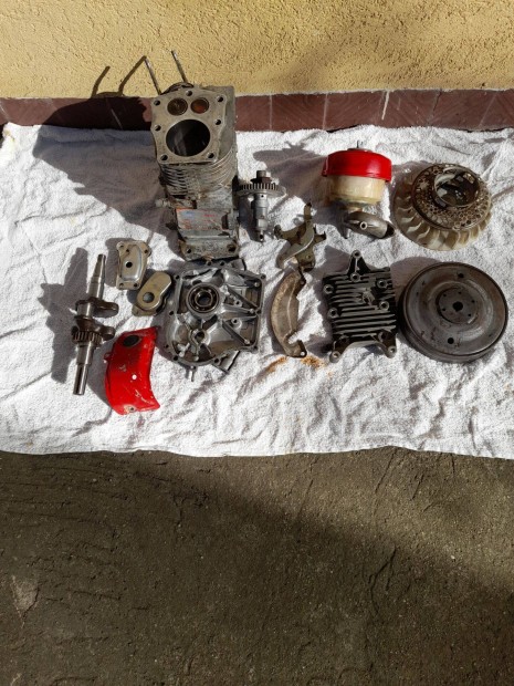 Honda F400 kerti traktor alkatrészek eladók