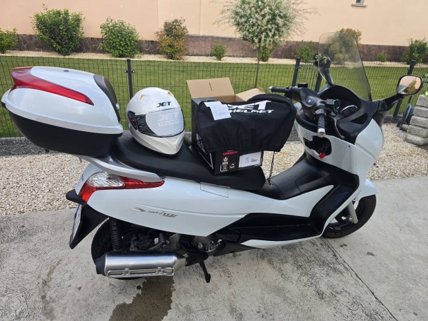 Honda FES-125 nagytestű robogó
