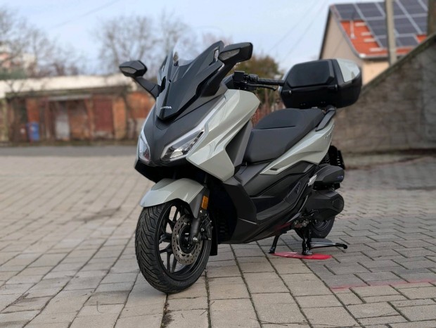 Honda Forza 350 6 �v kiterjesztett gy�rt�i j�t�...