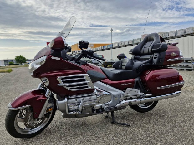 Honda GL 1800 (GOLD Wing) 1. tulajdonostl! sok...