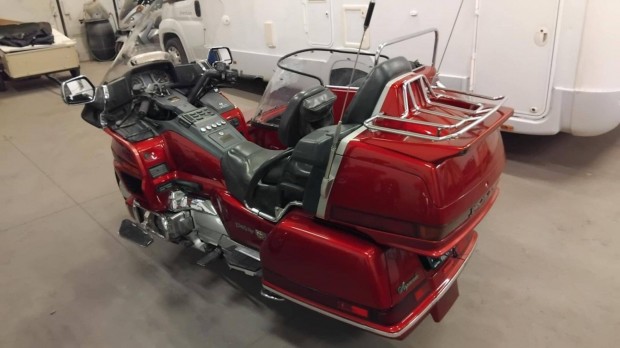 Honda Gold Wing oldalkocsis motor, hátramenet, tempomat, 4 személyes