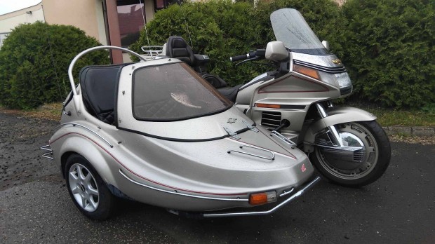 Honda Gold Wing oldalkocsis motor hátramenet, tempomat, 4 személyes