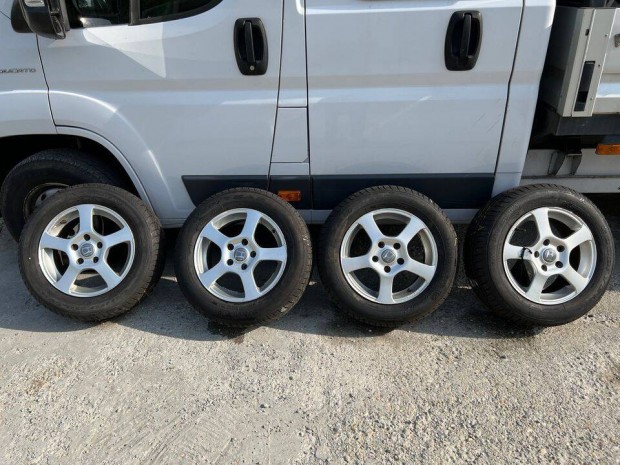 Honda HR-V alufelni garnitra kerkcsavarokkal 195/65 R15