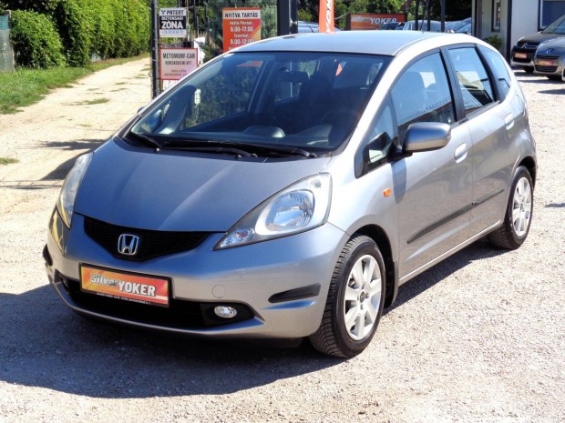 Honda Jazz 1.2 S 91eKM Szervizkönyv Első Tulajd...