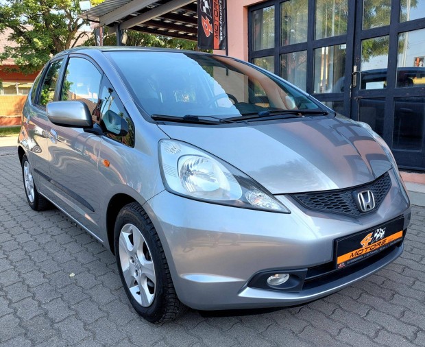 Honda Jazz 1.2 Trend Plus Vezetett Szervizknyv...