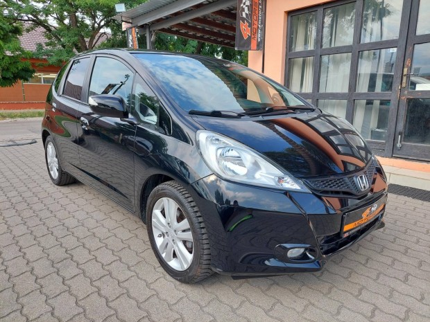 Honda Jazz 1.4 Elegance Plus Vezetett Szervizkö...