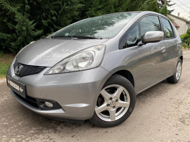 Honda Jazz 1.4 Elegance gyönyörű. téli-nyári gumik