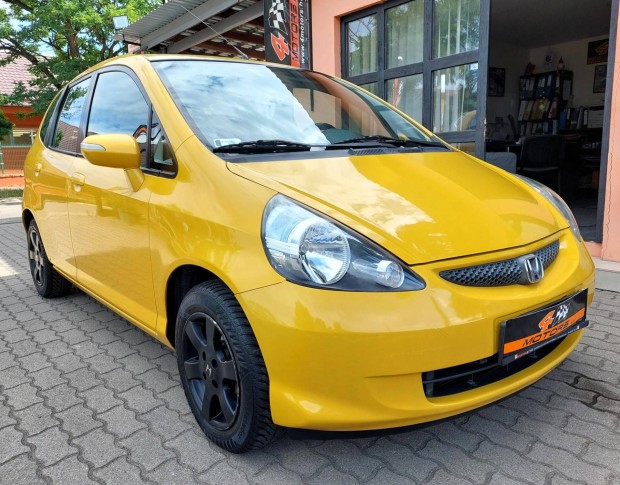 Honda Jazz 1.4 LS My. 2005 Digitklma. Szervizk...