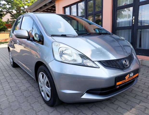 Honda Jazz 1.4 S Digitklíma. Szervizkönyv