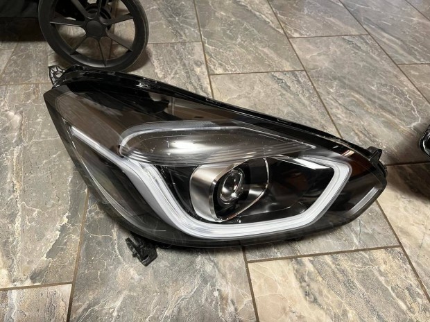 Honda Jazz V (GR) (2020-2024) jobb első fényszóró
