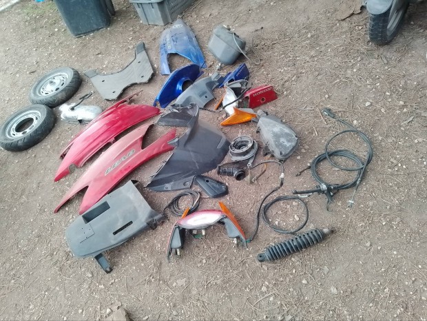 Honda Lead 100 4t alkatr�szek alkatr�sz 