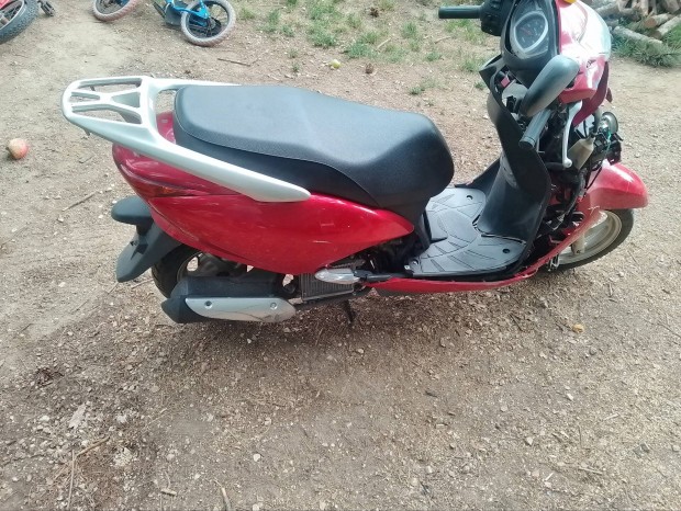 Honda Lead 110 nhx alkatr�szek alkatr�sz 