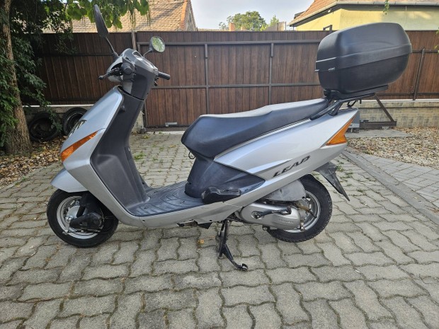 Honda Lead 4T 100/50 robogó