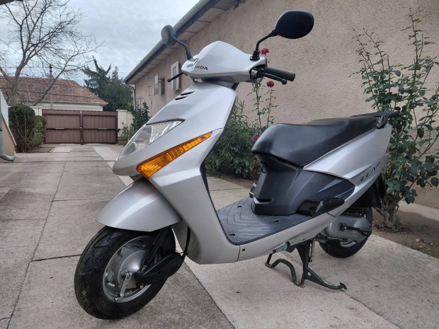 Honda Lead 50/110 -4T Dinamikus Motorozs