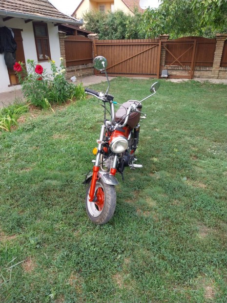 Honda Monkey moped elad