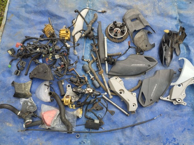 Honda PC 41 alkatrsz maradk alkatrsz , fknyereg