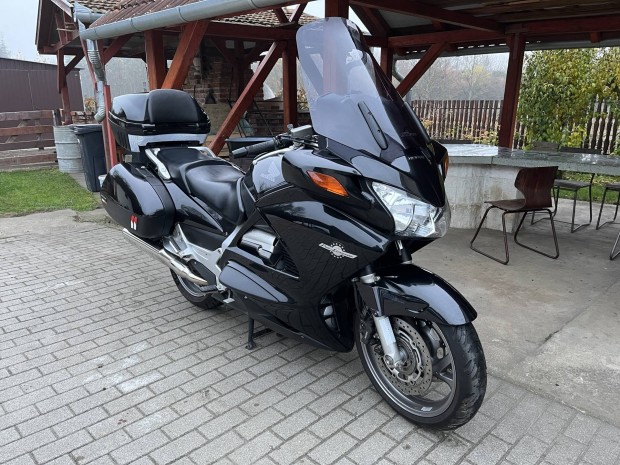 Honda Pan European, Cserélem is