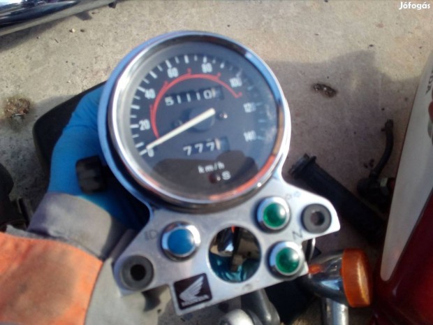 Honda Rebel 250 alkatr�sz, km �ra