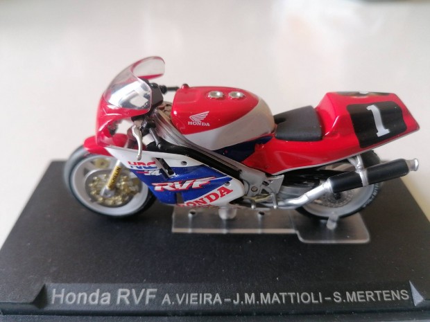 Honda Rvf 750 1/24 modell 