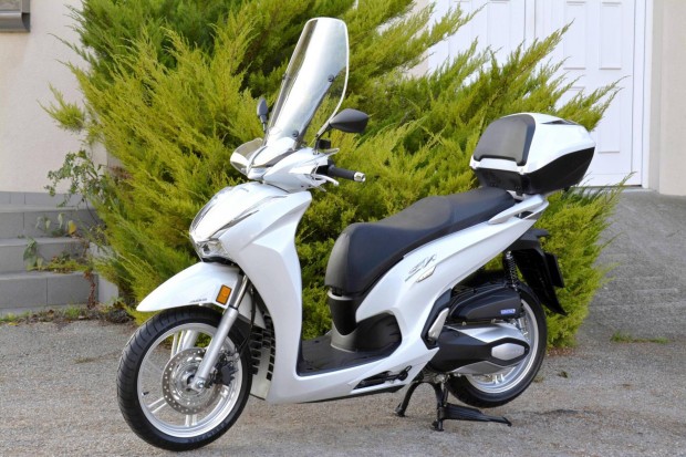 Honda SH 350 MO-i.ABS.TC.1-Tulaj.KARC s Srl...