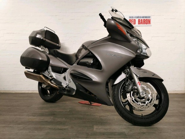 Honda ST 1300 PAN European rsos RED Baron Gar...