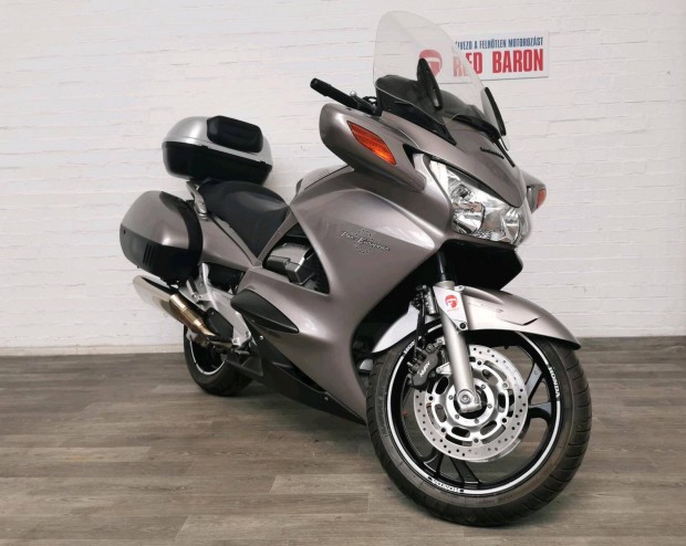 Honda ST 1300 PAN European rsos Red Baron Gar...