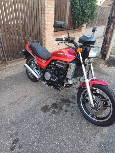 Honda Sabre VF 750 alkatrsznek.